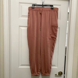 Pink Jogger Pants by Jennifer Lopez sz L in a silky rose pink with gold zippers